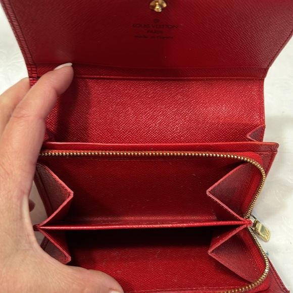 Authentic Louis Vuitton Epi Tresor Wallet - Picture 9 of 15